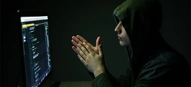 white hat hacker, black hat hacker, ethical hacker, ethical hacking, etik haker, ağ papaqlı haker, qara papaqlı haker, white hat hacker nədir, black hat hacker nədir, white hat və black hat fərqi, hacker növləri, kibertəhlükəsizlik, kibertəhlükəsizlik mütəxəssisi, penetration testing, pentest, informasiya təhlükəsizliyi, cybersecurity, ethical hacking kursu, kibertəhlükəsizlik kursu, kibertəhlükəsizlik təlimi